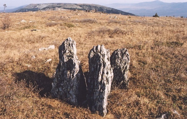 Памятник горам великим