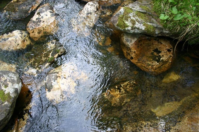 Прозрачны и холодны воды Карагайки