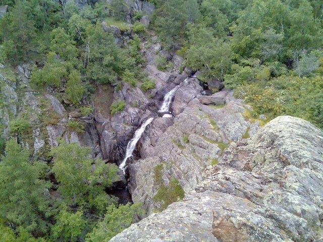 Второй снизу каскад водопада (самый высокий).